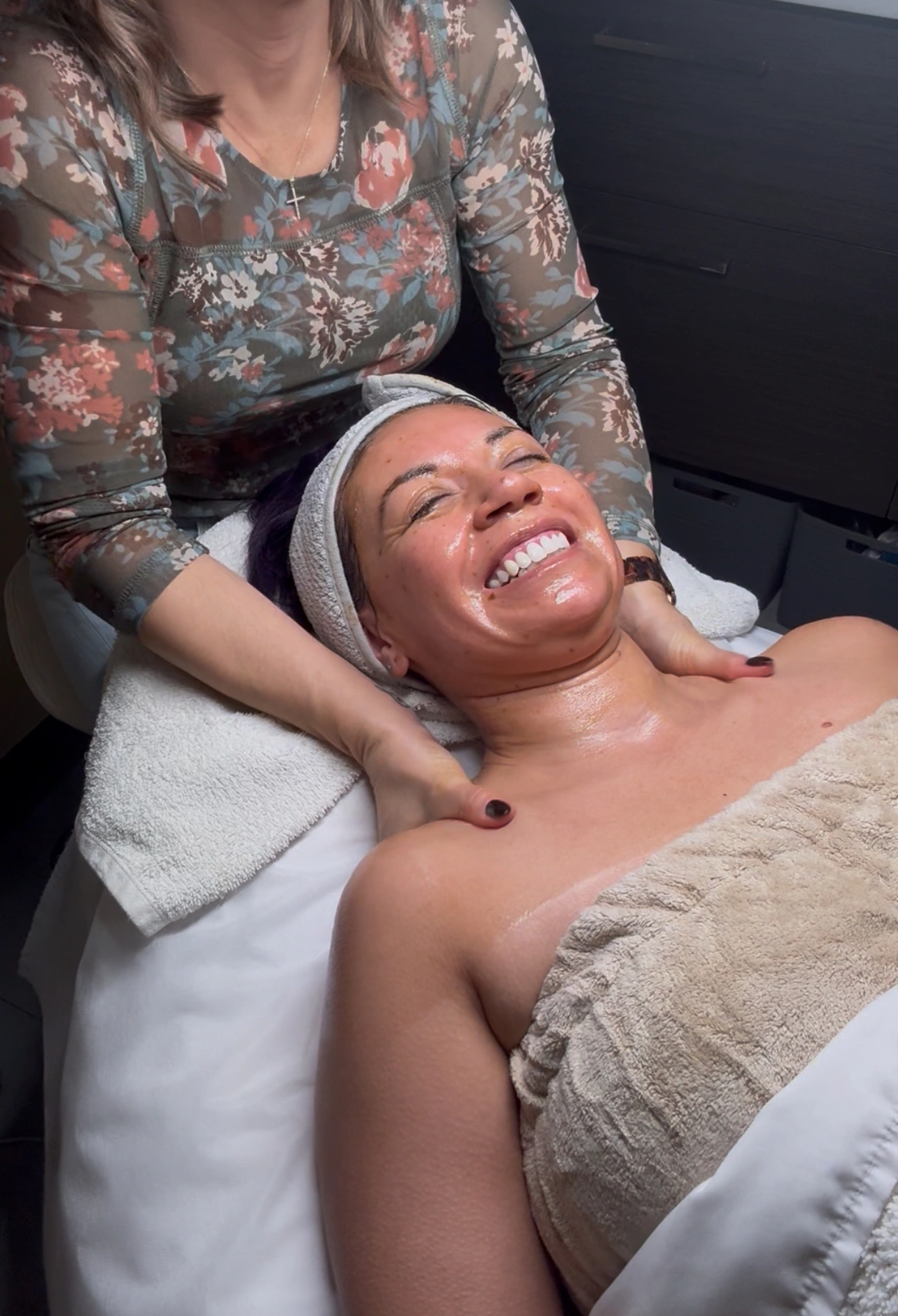 The Glow And Go Dermaplane Facial featured image